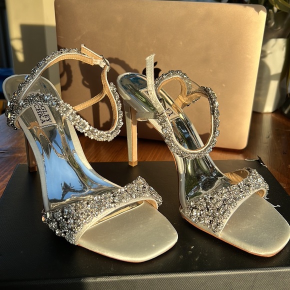 Badgley Mischka Galia Size White Satin - Picture 14 of 17